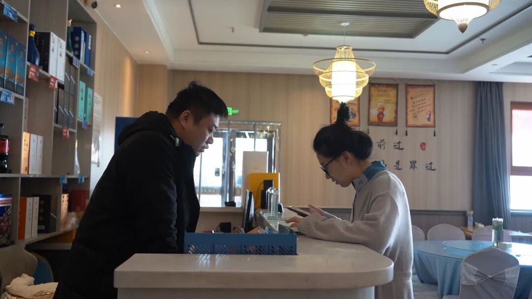 【新春走基层】富蕴酒店春节订单激增，暖心服务点亮冰雪旅游